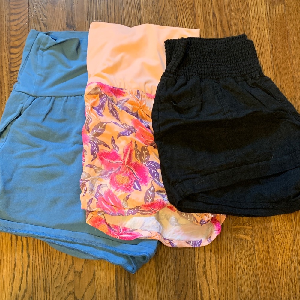 Maternity: Floral and Solid Color Shorts Set